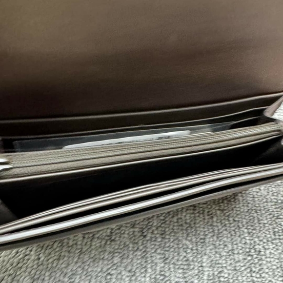 100% Authentic Gucci Leather Wallet - Picture 14 of 15